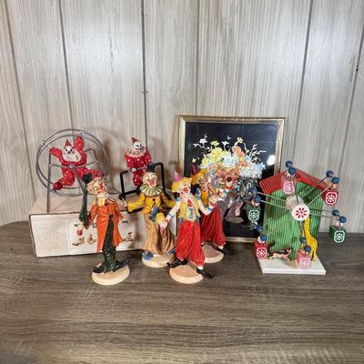 LOT 124B: Vintage Depose Italian Clown Figures, Simple Spinning Clown Toys, Carousel House Bank & More