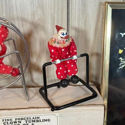 LOT 124B: Vintage Depose Italian Clown Figures, Simple Spinning Clown Toys, Carousel House Bank & More