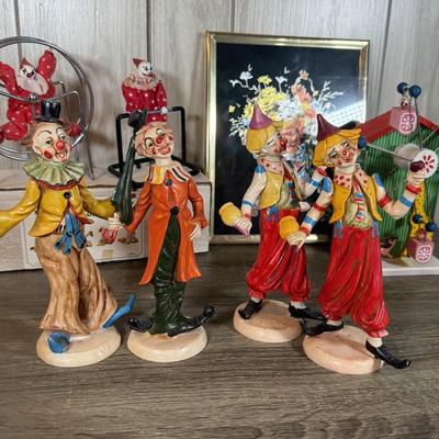 LOT 124B: Vintage Depose Italian Clown Figures, Simple Spinning Clown Toys, Carousel House Bank & More