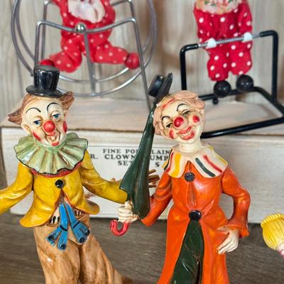 LOT 124B: Vintage Depose Italian Clown Figures, Simple Spinning Clown Toys, Carousel House Bank & More