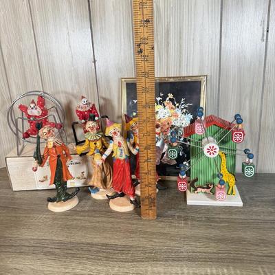 LOT 124B: Vintage Depose Italian Clown Figures, Simple Spinning Clown Toys, Carousel House Bank & More