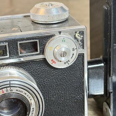 LOT 129B: Vintage Argus Film Camera w/ Detatchable Foldable Flash