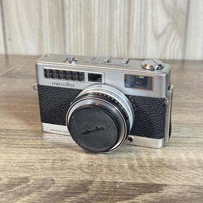 LOT 130B: Vintage Minolta AL-s 35mm Film Camera w/ Telephoto Lens