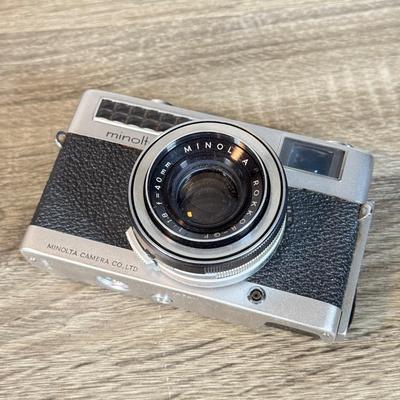 LOT 130B: Vintage Minolta AL-s 35mm Film Camera w/ Telephoto Lens