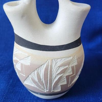 Sale Photo Thumbnail #320: Signed   KNHO  NAVAJO  LISA  
4 inches tall, 3 inch diameter at the widest