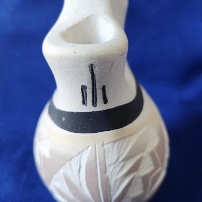 Sale Photo Thumbnail #319: Signed   KNHO  NAVAJO  LISA  
4 inches tall, 3 inch diameter at the widest