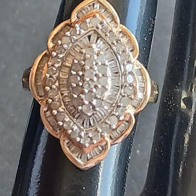 Beautiful Cluster cocktail ring 10K marked Size 7 -10 K
