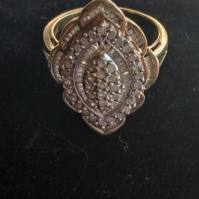 Beautiful Cluster cocktail ring 10K marked Size 7 -10 K