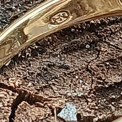 Beautiful Cluster cocktail ring 10K marked Size 7 -10 K