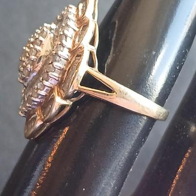 Beautiful Cluster cocktail ring 10K marked Size 7 -10 K