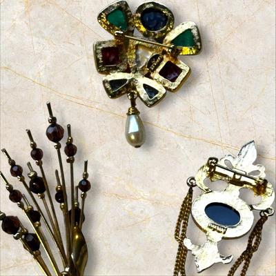 Costume Jewelry Lot of 8 Vintage Brooches / Pins
