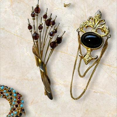 Costume Jewelry Lot of 8 Vintage Brooches / Pins