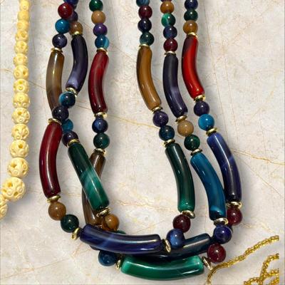 Lot of Costume Jewelry Just Necklaces (10)