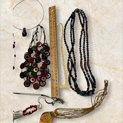 Lot of Costume Jewelry Just Necklaces (10)