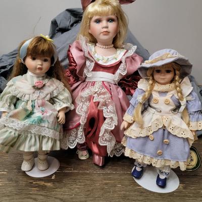 3 Dolls