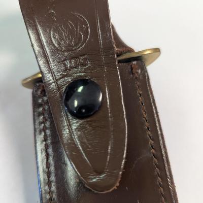 Smith & Wesson Fixed Blade Wooden Handled 1431 Knife w/ Leather Sheath