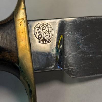 Smith & Wesson Fixed Blade Wooden Handled 1431 Knife w/ Leather Sheath