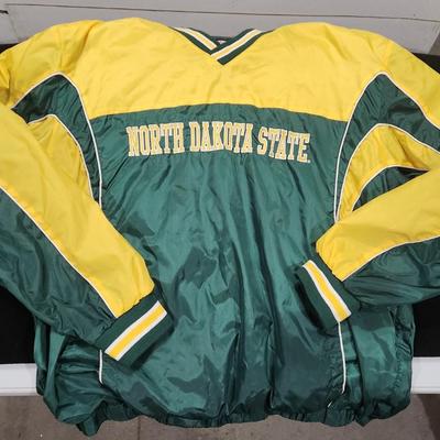 NDSU Bison Vintage Windbreaker Size XL Green & Yellow College Football Fargo Retro