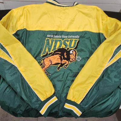 NDSU Bison Vintage Windbreaker Size XL Green & Yellow College Football Fargo Retro