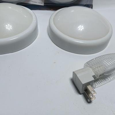 Brand new Driveway patrol alarm system with several push lights, and a nightlight