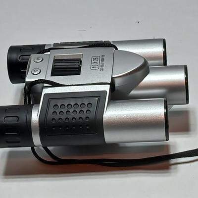 Vivitar Digital Camera Binocular Digital 30 x 25 with instruction manual