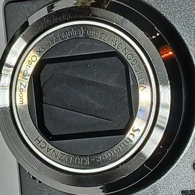 Kodak EasyShare Z1285 digital camera high-definition digital camera with case 12 MP 5x zoom