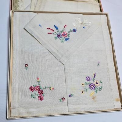 At least 10 Vintage embroidered kerchiefs - and Spunwell pillowcases in original boxes -
