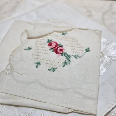 At least 10 Vintage embroidered kerchiefs - and Spunwell pillowcases in original boxes -
