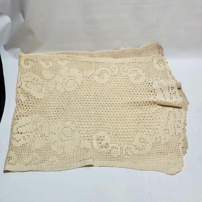 Vintage crocheted doilies and trivets - pot holders - Vintage retro fun!