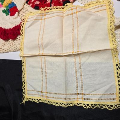 Vintage crocheted doilies and trivets - pot holders - Vintage retro fun!