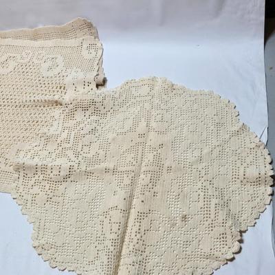 Vintage crocheted doilies and trivets - pot holders - Vintage retro fun!
