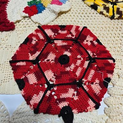 Vintage crocheted doilies and trivets - pot holders - Vintage retro fun!