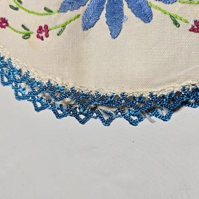 Assortment of embroidered cloth - flowers, cats and other cute patterns