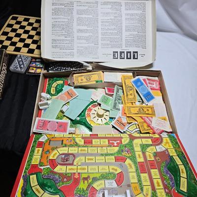 Board games - Easy Money - Strageo - Clue - Checkers and more