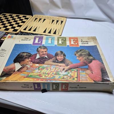 Board games - Easy Money - Strageo - Clue - Checkers and more