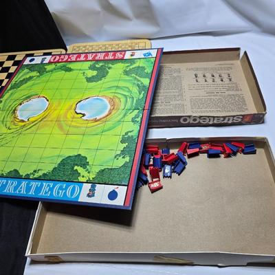 Board games - Easy Money - Strageo - Clue - Checkers and more