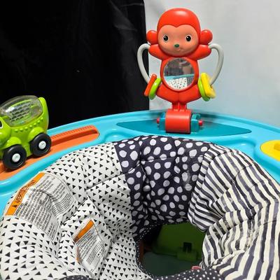 Sit, Spin & Stand Entertainer 360 Seat & Activity Table - Infantino