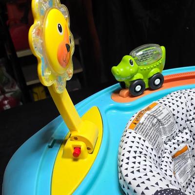Sit, Spin & Stand Entertainer 360 Seat & Activity Table - Infantino