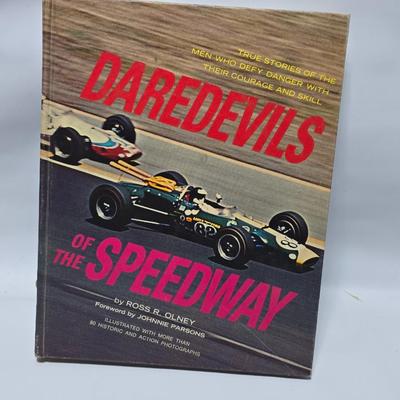 Vintage AMT Ford C600 City Delivery Hertz 1/25 Scale Model Kit T548 appears complete with a Darefevil book