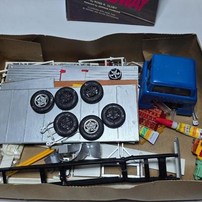 Vintage AMT Ford C600 City Delivery Hertz 1/25 Scale Model Kit T548 appears complete with a Darefevil book