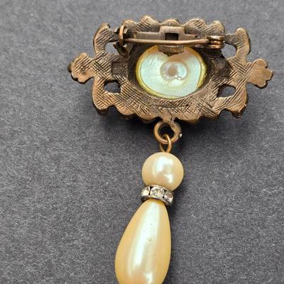 Three vintage brooches - faux pearls - rhinestones- and a wristwatch Lapel pins
