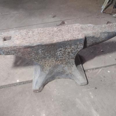 Vintage Blacksmith's Anvil Approximately 100lbs