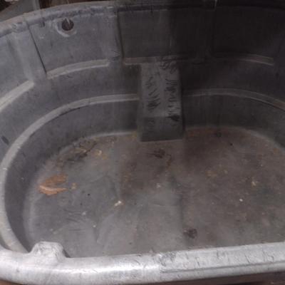 Rubbermaid 30 Gallon Water Trough