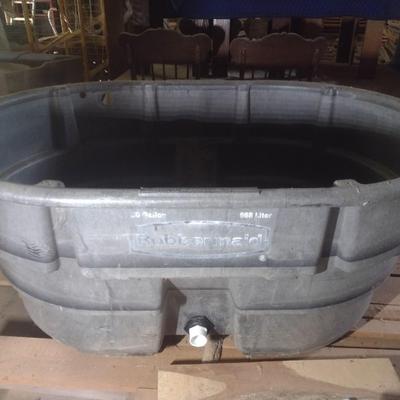 Rubbermaid 30 Gallon Water Trough