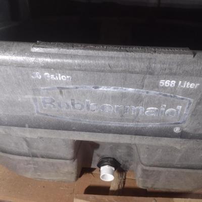 Rubbermaid 30 Gallon Water Trough
