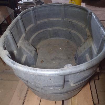 Rubbermaid 30 Gallon Water Trough