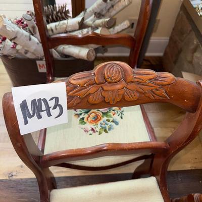 M43-Set of embroidered antique chairs
