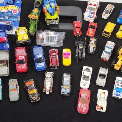 Sale Photo Thumbnail #124: Huge Vintage Hot Wheels & Tonka Truck Toys lot some new in box
Peterbuilt, Batmobile, plus many more.