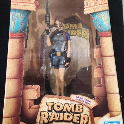 Playmates Toys Tomb Raider Lara Croft in Wet Suit with Two Removable Pistols Harpoon Gun and Diorama Display Base Action Figure