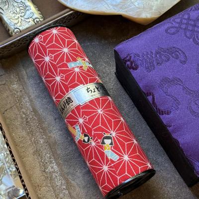 M22-Vintage ashtray and lighter ect